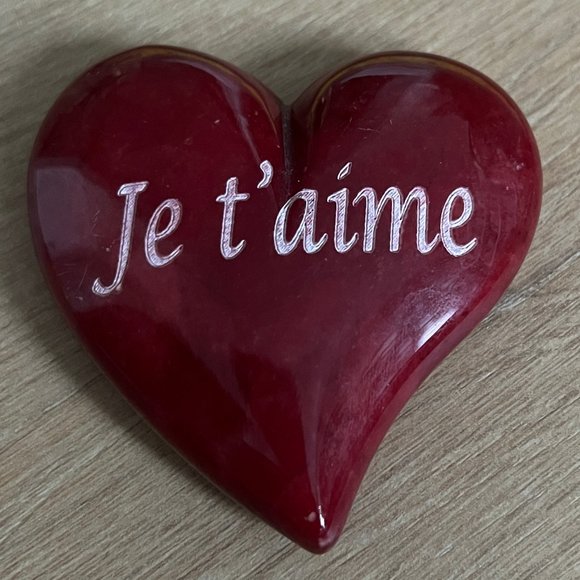 Ducceschi Hand Carved Genuine Volterra Alabaster Heart Paperweight - Picture 1 of 2